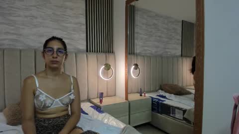 lunara online show from March 18, 7:41 pm