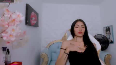 Snapshot of eimy_skinny chatting on October 23, 4:57 pm eimy online show from October 23, 4:57 pm