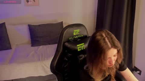 eira_kilian online show from November 19, 10:15 am