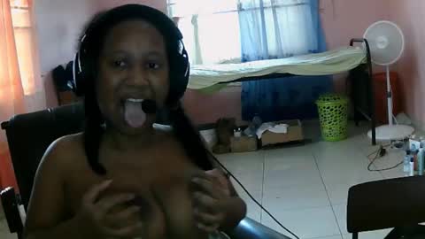 Eirondra Valeen online show from January 10, 8:35 pm