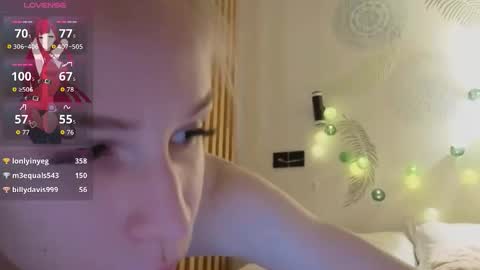 Snapshot of el1s_evans chatting on October 18, 10:29 am please read my bio there is information about private shows and about my personality online show from October 18, 10:29 am