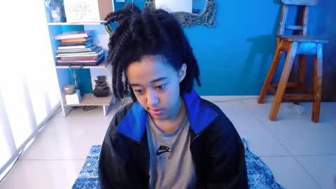 Ela  Help me reach 100 thumbs up online show from November 19, 11:43 am