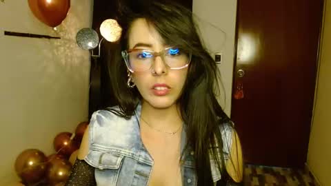 Snapshot of ela_3611 chatting on September 22, 2:32 am ela_3611 online show from September 22, 2:32 am