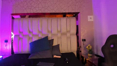 Ela online show from March 7, 9:11 pm