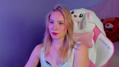 elaravoltage online show from April 30, 9:08 pm
