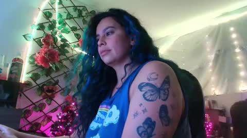 Snapshot of elektra_32 chatting on January 5, 2:38 am elektra online show from January 5, 2:38 am