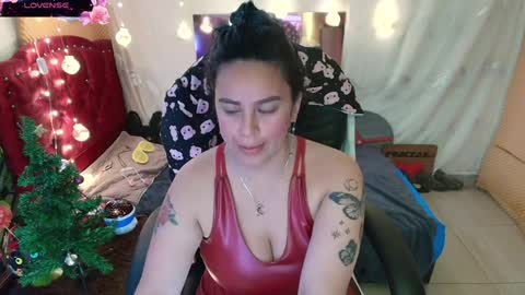 Snapshot of elektra_32 chatting on December 20, 7:44 am elektra online show from December 20, 7:44 am