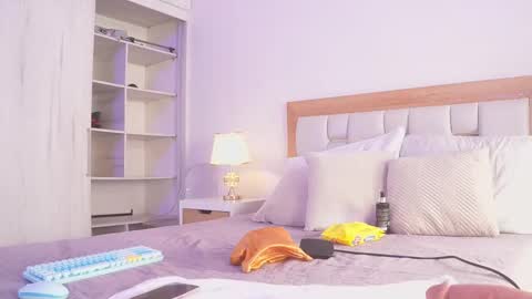 Elena online show from December 5, 6:09 pm