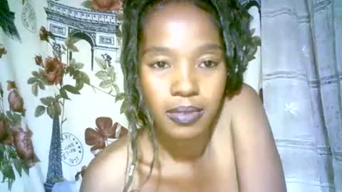 Snapshot of elenah0123 chatting on December 13, 6:10 am elenah013 online show from December 13, 6:10 am