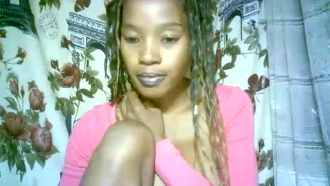 Snapshot of elenah0123 chatting on December 11, 5:10 am elenah013 online show from December 11, 5:10 am