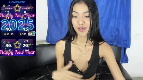 Snapshot of elettra_bennet chatting on January 8, 9:42 am elettra_bennet online show from January 8, 9:42 am