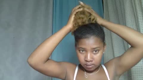 Snapshot of elia011 chatting on February 23, 4:33 am elia011 online show from February 23, 4:33 am