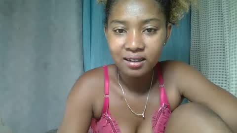 Snapshot of elia011 chatting on February 21, 9:22 pm elia011 online show from February 21, 9:22 pm