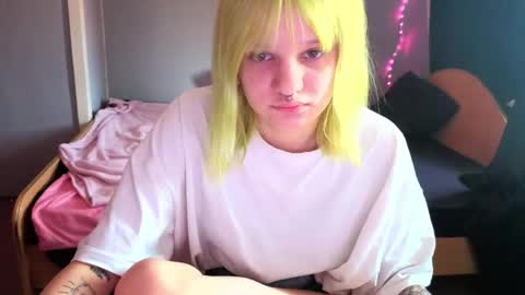 elieiza_xo online show from April 29, 9:12 am
