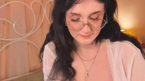 Snapshot of eliejay chatting on October 3, 5:23 am Ellie online show from October 3, 5:23 am