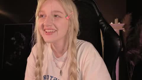 Ellie online show from May 2, 5:33 am
