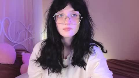Snapshot of eliejay chatting on September 17, 8:29 pm Ellie online show from September 17, 8:29 pm