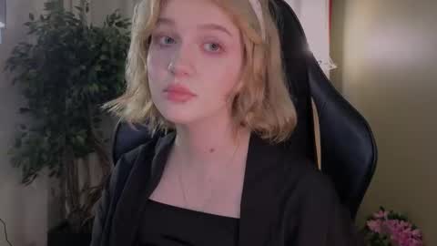 Ellie online show from February 25, 5:17 am