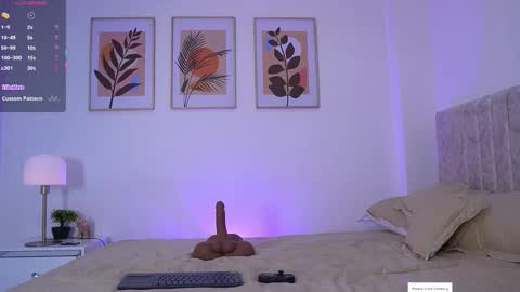 E L I I Z A B E T H   online show from November 30, 9:19 pm