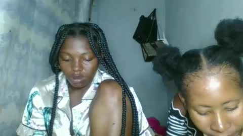 elina981 online show from February 3, 6:22 am