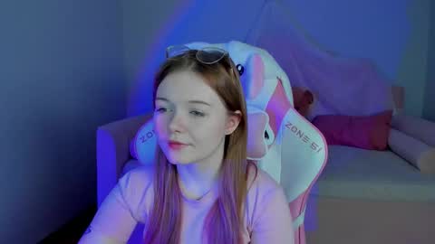 elinavale online show from March 3, 7:25 am