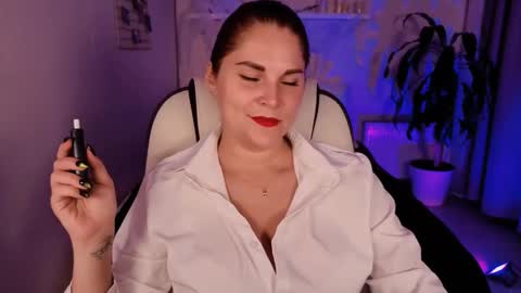 Snapshot of elis_fox_ chatting on October 23, 2:45 pm Alice online show from October 23, 2:45 pm