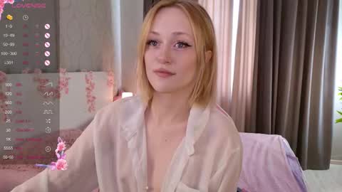Snapshot of elis_goyard chatting on October 20, 10:51 am Elis online show from October 20, 10:51 am