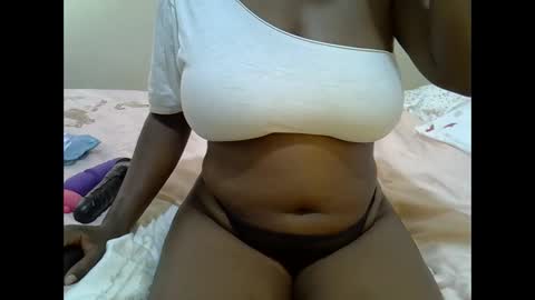 Snapshot of elisa044 chatting on December 10, 10:49 am lisathegoddess online show from December 10, 10:49 am