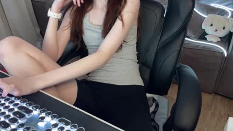 Elisa North online show from February 25, 10:15 am