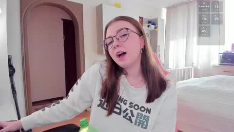 Snapshot of elisejays chatting on February 28, 10:30 am Elise online show from February 28, 10:30 am