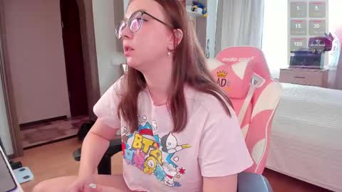 Snapshot of elisejays chatting on February 20, 10:16 am Elise online show from February 20, 10:16 am