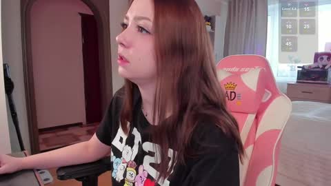 Snapshot of elisejays chatting on January 20, 10:18 am Elise online show from January 20, 10:18 am
