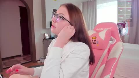 Snapshot of elisejays chatting on February 14, 9:34 am Elise online show from February 14, 9:34 am