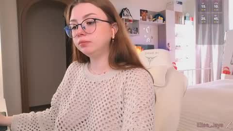 Snapshot of elisejays chatting on October 3, 1:05 pm Elise online show from October 3, 1:05 pm