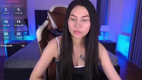 elisevelour online show from April 29, 1:36 pm