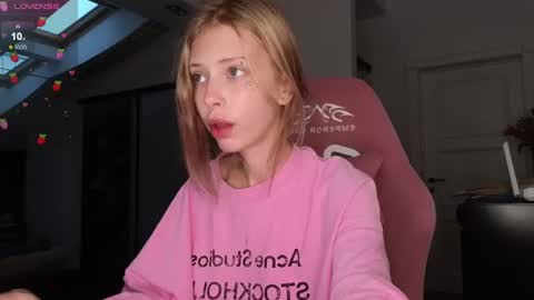Elizabeth online show from July 19, 6:54 pm