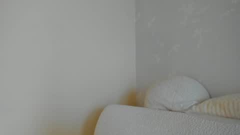 Snapshot of eliza_sanz chatting on February 15, 9:28 pm My name is ElizaPVT is open online show from February 15, 9:28 pm