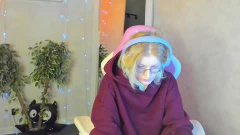 Elizabeth online show from December 1, 12:58 am