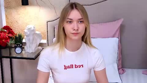 Elizabeth online show from August 3, 4:12 pm