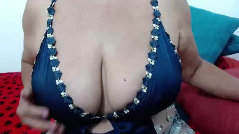 ElizabethMiler online show from May 6, 2:04 am