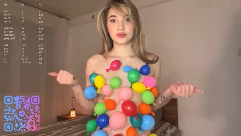 Mia online show from March 6, 5:19 pm