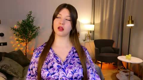 Eliza online show from May 1, 1:36 pm