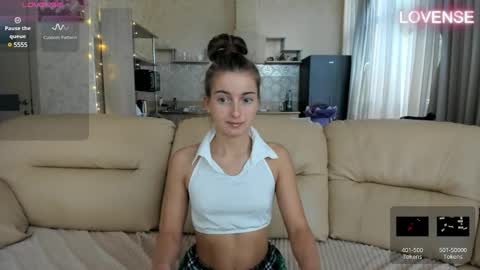 Snapshot of elizsweet chatting on March 4, 9:07 am Eliz online show from March 4, 9:07 am