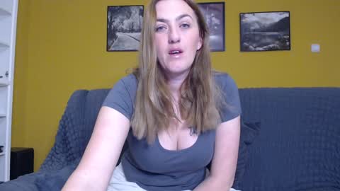 Snapshot of ella_max_live chatting on February 8, 6:22 am Ella  Max online show from February 8, 6:22 am