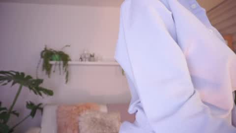 ELLA OWEN online show from May 2, 9:18 pm