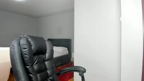 Ella online show from September 9, 6:08 pm