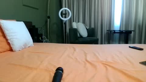 Ella online show from June 26, 3:35 pm