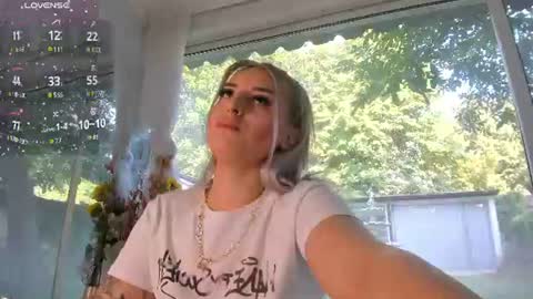 ella_vee online show from August 8, 6:32 am