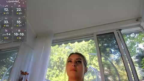 ella_vee online show from July 5, 5:35 am