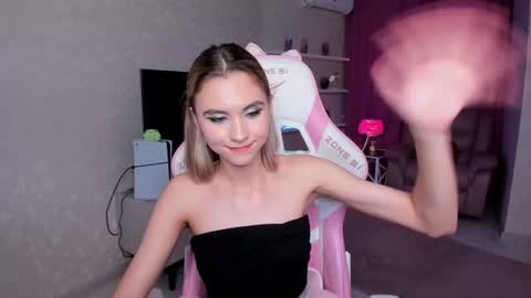ellacurtis online show from June 14, 2:24 am